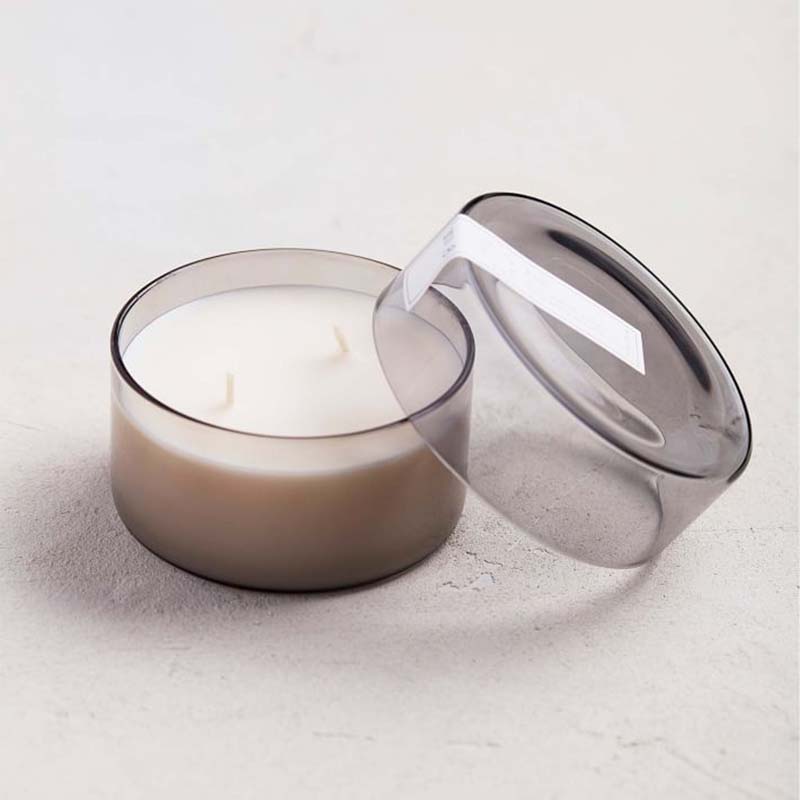 A marca feita sob encomenda pequenas velas do cartucho do perfume com tampa