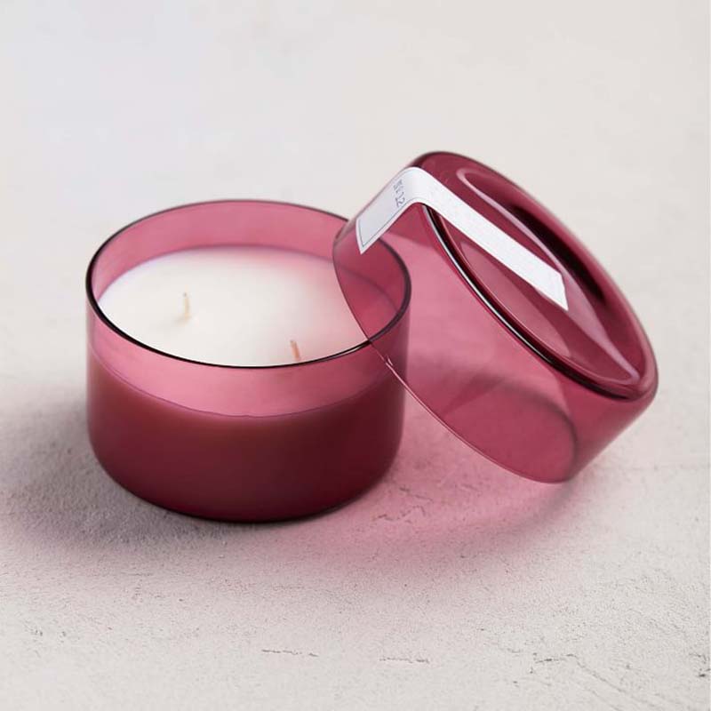 A marca feita sob encomenda pequenas velas do cartucho do perfume com tampa