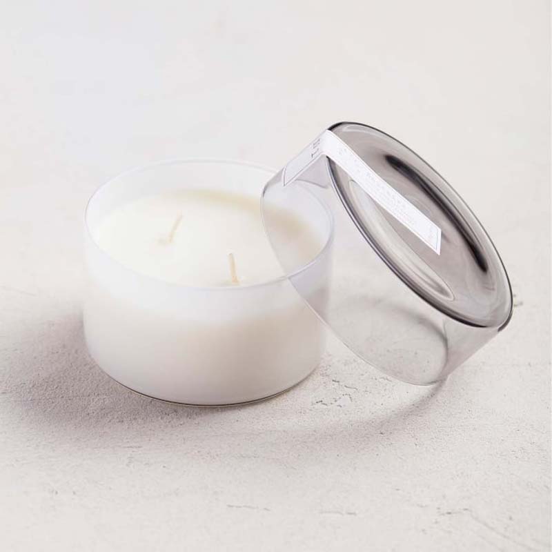 A marca feita sob encomenda pequenas velas do cartucho do perfume com tampa