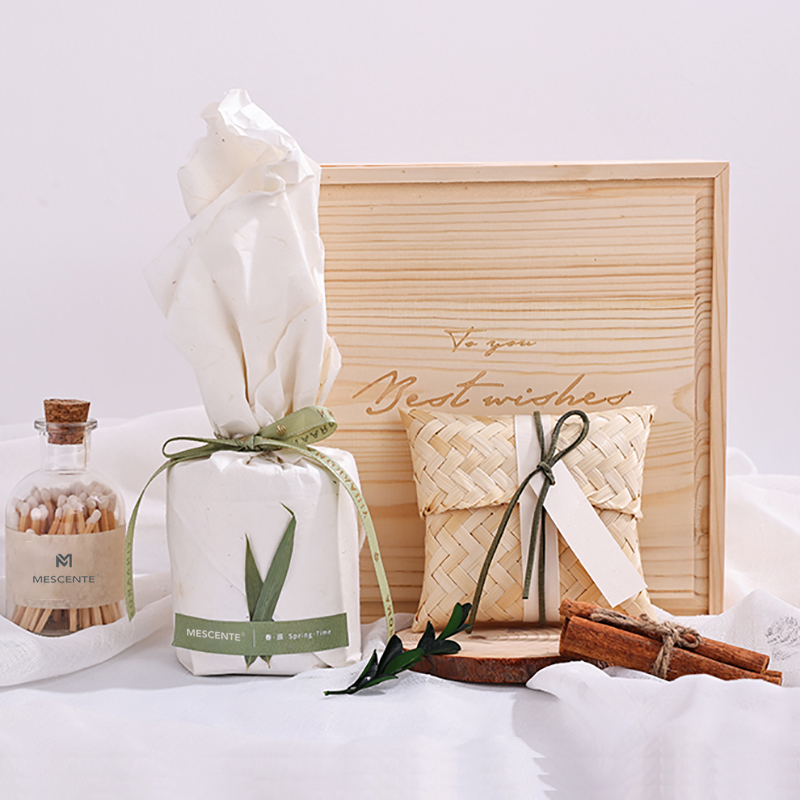 Castiçal de madeira de luxo M&Scent, velas de marca próprias perfumadas com caixa