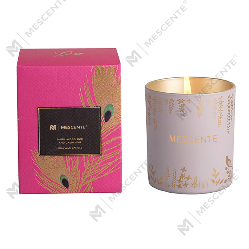 As velas de pavio de madeira pretas personalizadas de marca própria perfumaram o luxo com cristais