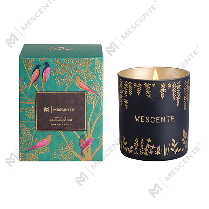 As velas de pavio de madeira pretas personalizadas de marca própria perfumaram o luxo com cristais