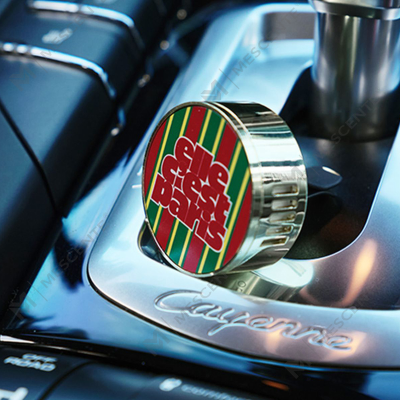 Difusor ambientador de carro com perfume líquido de luxo M&Scent com medalhão de clipe suspenso