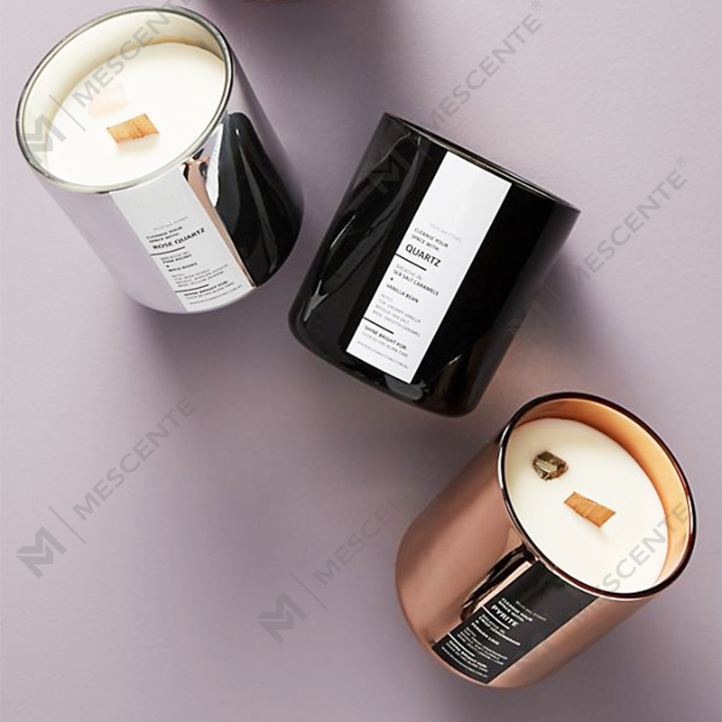 Velas de soja com aroma de chá branco de marca própria Mescente em potes