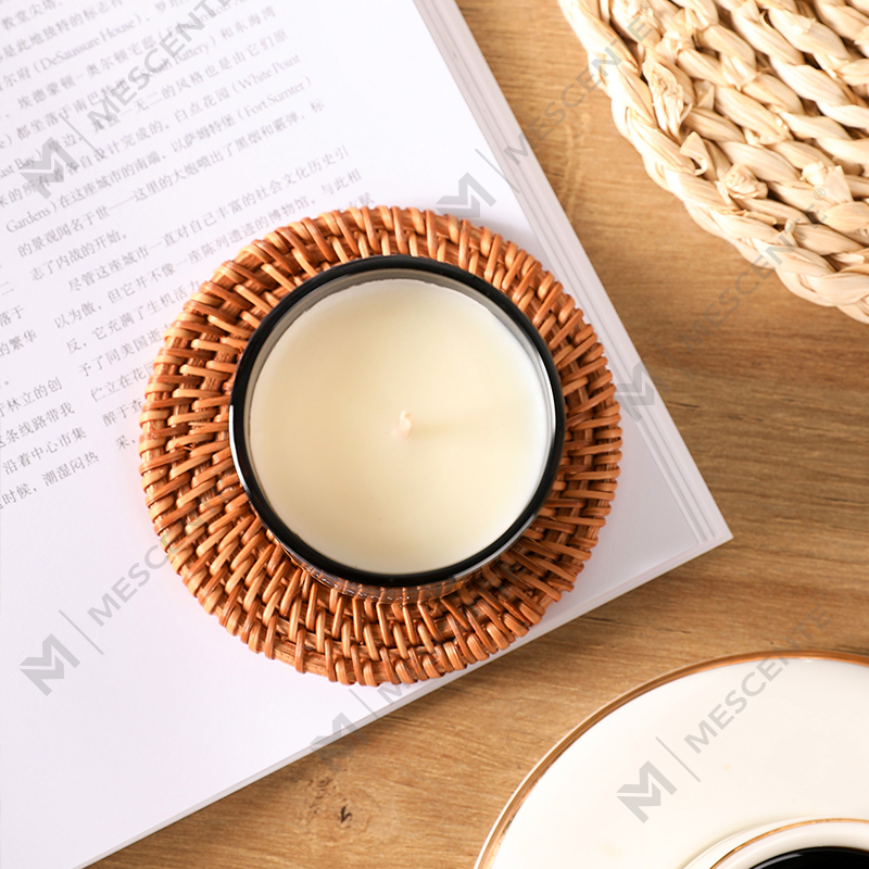 Velas de soja com aroma de chá branco de marca própria Mescente em potes