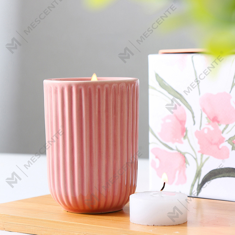 Velas perfumadas de madeira de cera de soja de cerâmica colorida de marca própria de luxo no atacado e luxo a granel