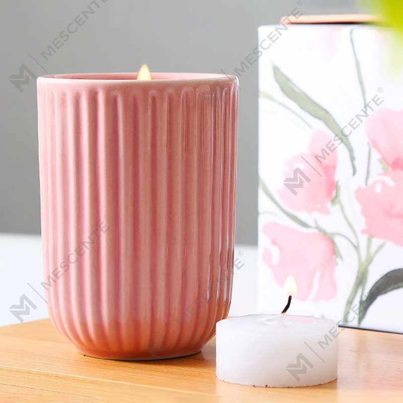 Velas perfumadas de madeira de cera de soja de cerâmica colorida de marca própria de luxo no atacado e luxo a granel