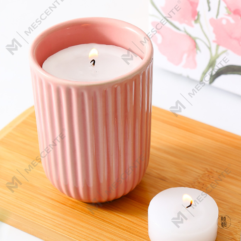 Velas perfumadas de madeira de cera de soja de cerâmica colorida de marca própria de luxo no atacado e luxo a granel