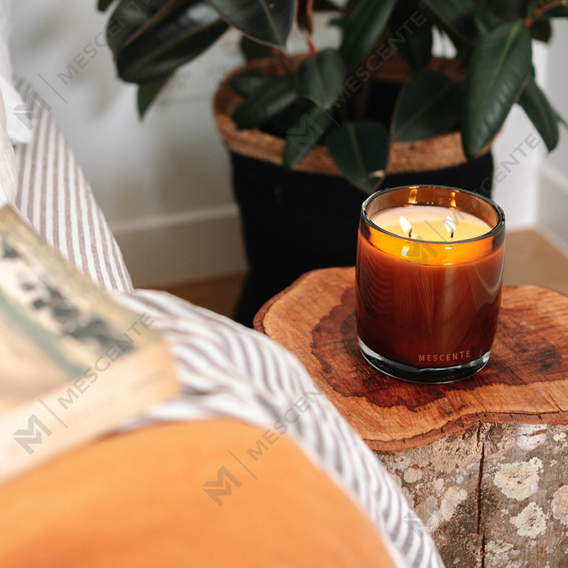 Vela perfumada estrelada de baunilha luxuosa de marca própria com movimento de madeira